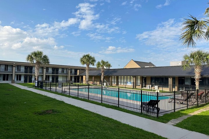 Days Inn & Suites by Wyndham Jennings