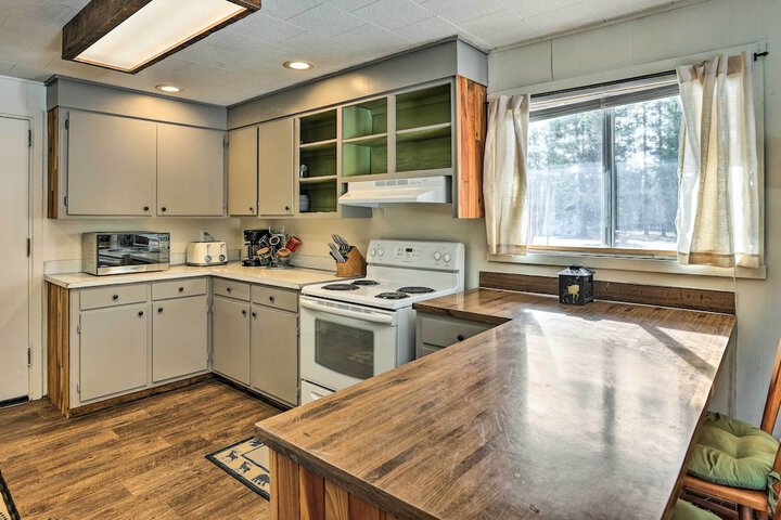 Private La Pine Cabin Rental: 30 Mi to Bend!