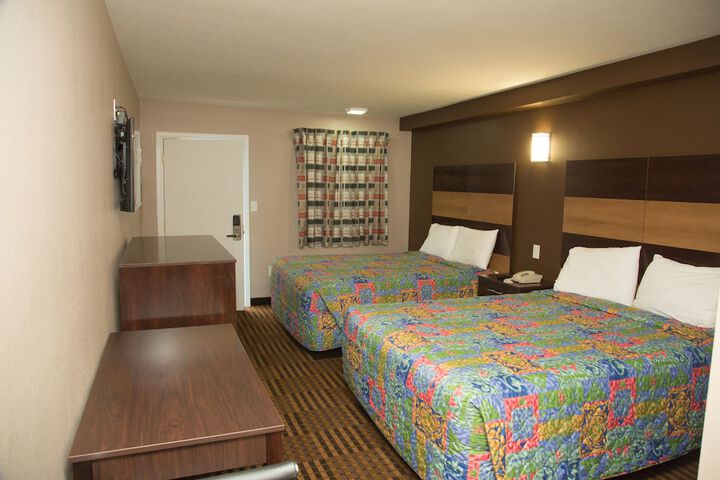 Room 8 of 16