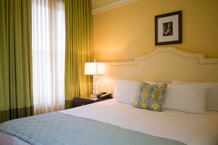 Room 28 of 60