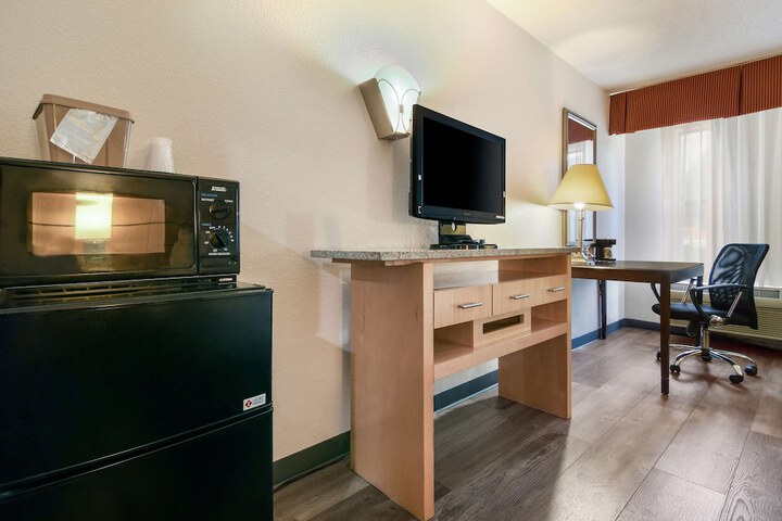 Room 8 of 32