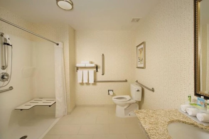Holiday Inn Express Newark Airport Elizabeth by IHG
