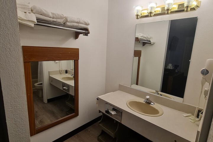 Room 9 of 22