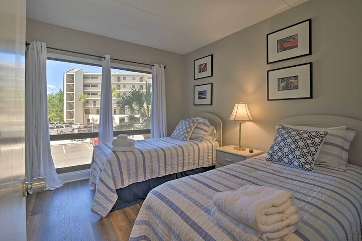 Pawleys Island Condo Retreat w / Beach Access!
