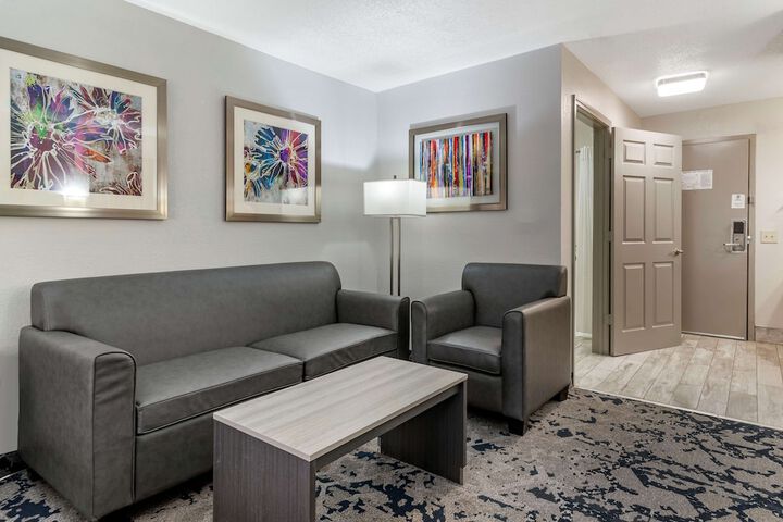 Room 10 of 26