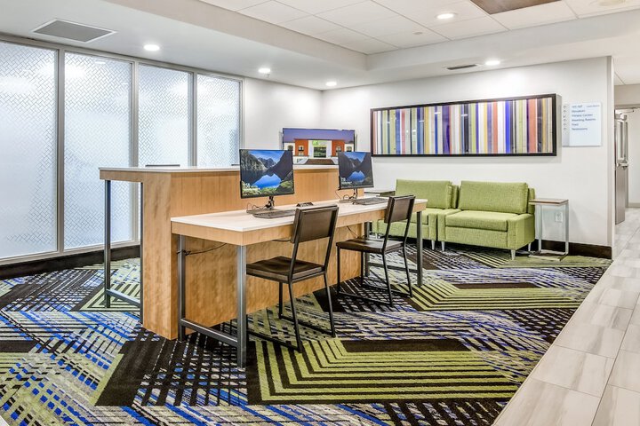Holiday Inn Express & Suites Longview North by IHG
