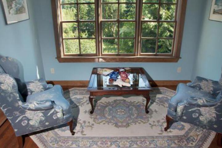 Hideaway Lodge Bed & Breakfast