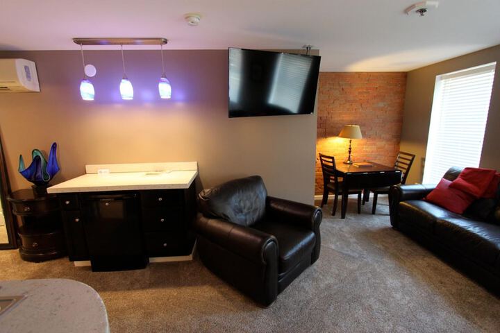 Room 13 of 36