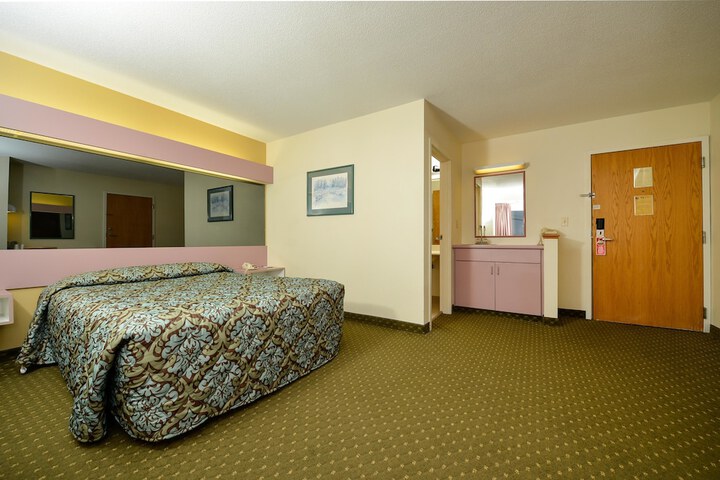 Room 13 of 20
