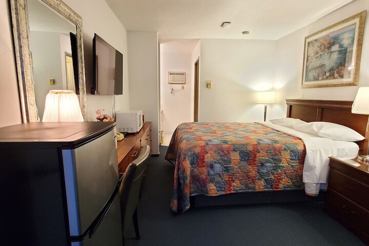 Room 12 of 16