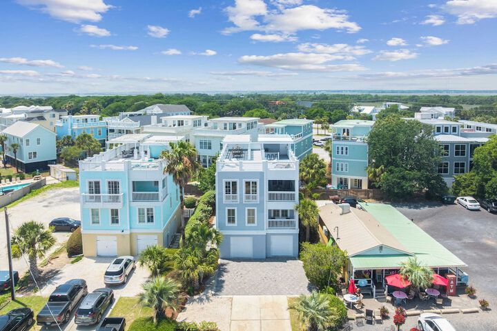 1 Block to Beach Newly Renovated 6bdr w / Rooftop Views Sand Dune by Avantstay