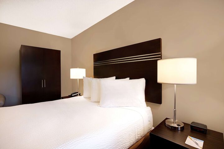 Room 21 of 32