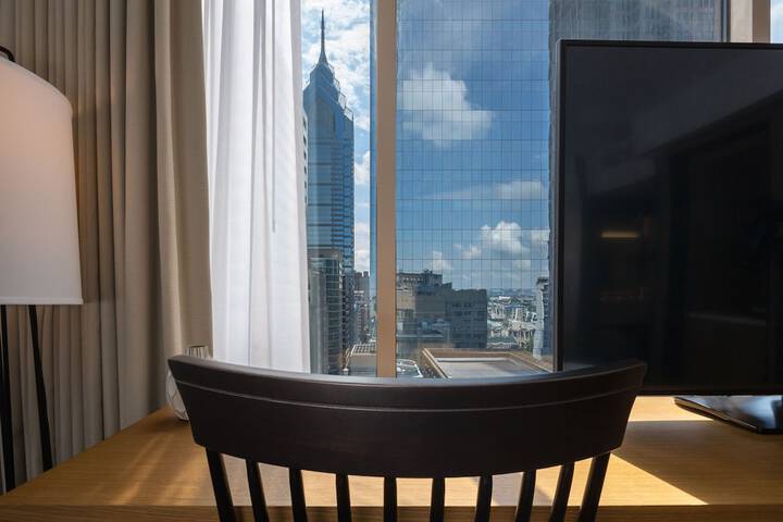 The Windsor Suites