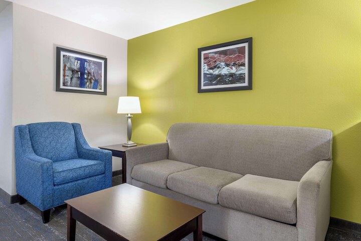 Room 9 of 48