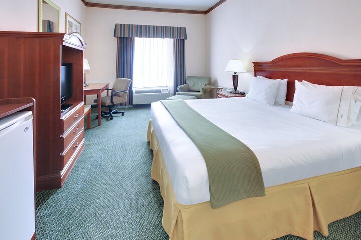 Holiday Inn Express Hotel & Suites Cleveland by IHG