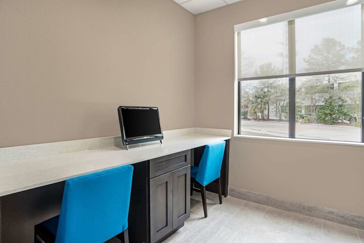 Business Center 43 of 44