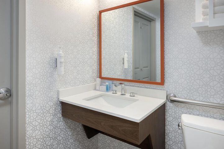 Hampton Inn & Suites Myrtle Beach / Oceanfront