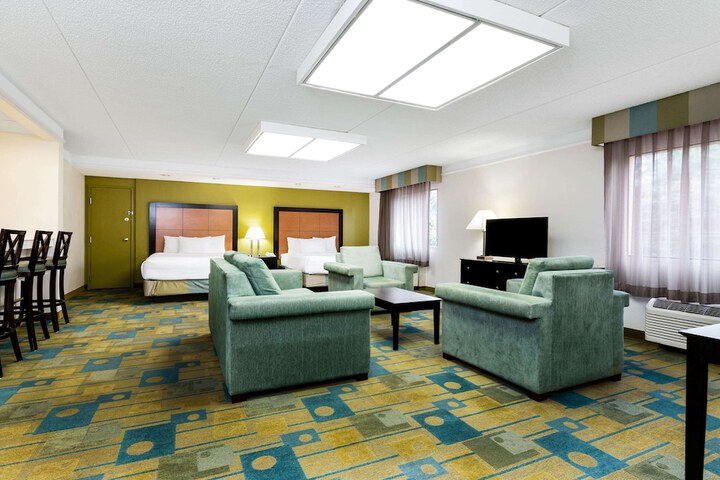 Room 43 of 60