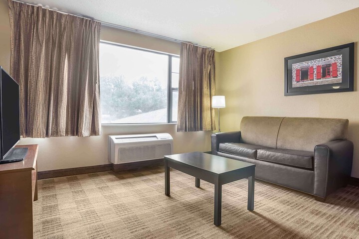 Room 12 of 27
