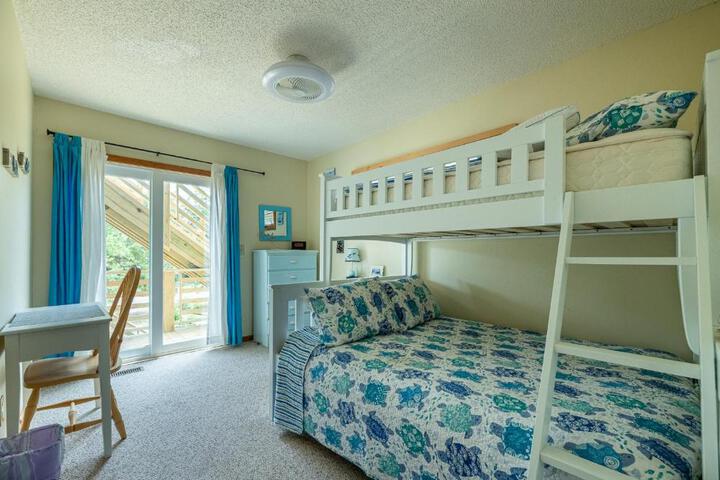 Climate Change - Duck Sea Tern, Oceanside, 280 Yds to Beach, Pool, Hot Tub, Pets OK