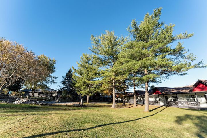 Super 8 by Wyndham Gananoque / Country Squire Resort
