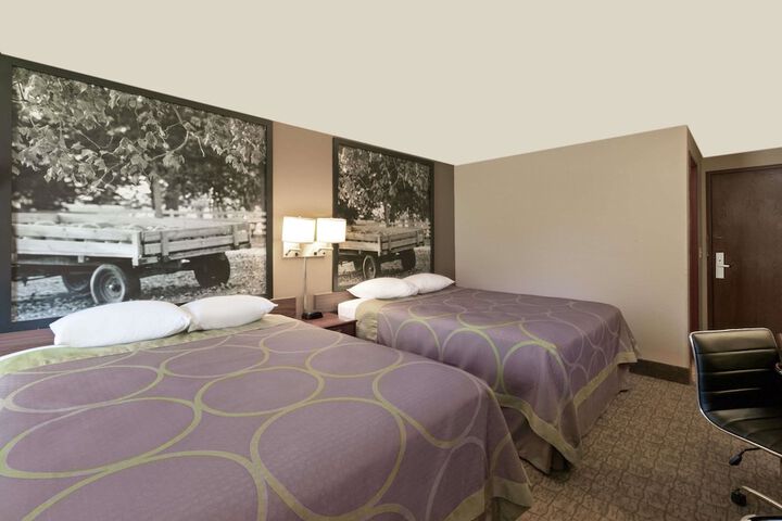 Room 9 of 16