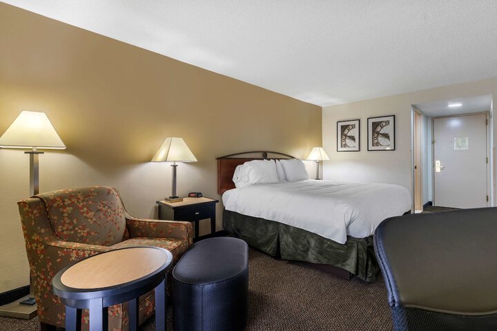 Room 18 of 27