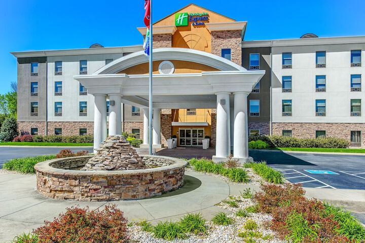Holiday Inn Express & Suites Morristown by IHG