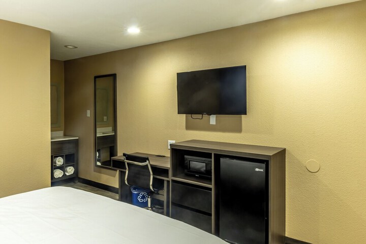 Room 16 of 19