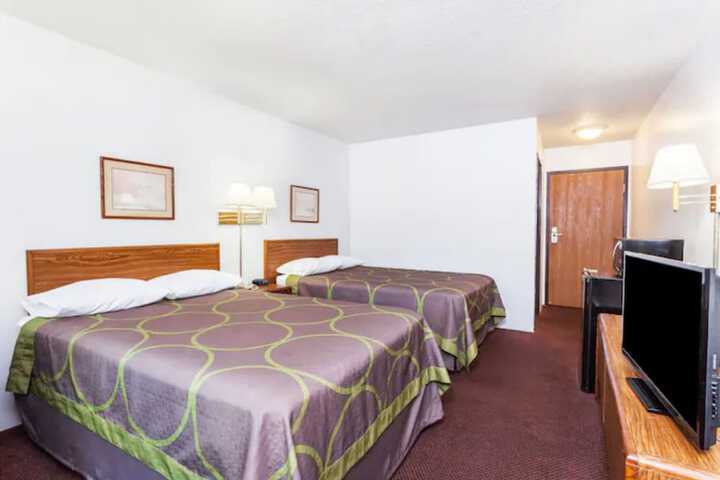 Room 18 of 28