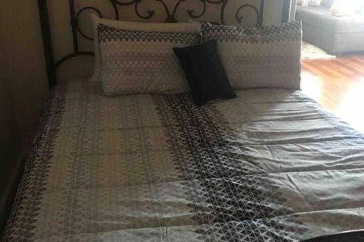 Lovely one bedroom with free parking