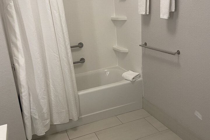 Room 16 of 44