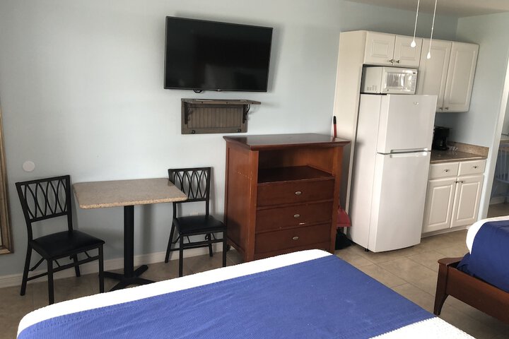 Beachgate CondoSuites and Oceanfront Resort