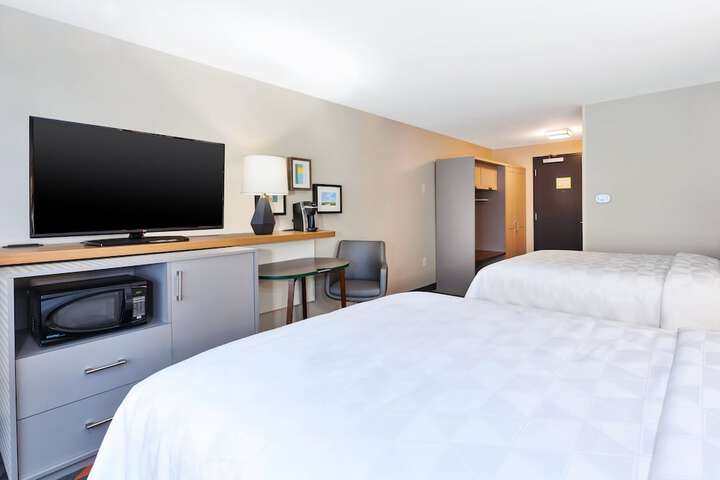 Holiday Inn & Suites Toledo Southwest - Perrysburg by IHG