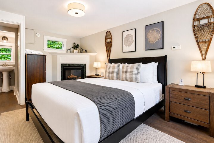 The Aurora Inn & Cottages
