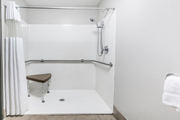Room 4 of 11