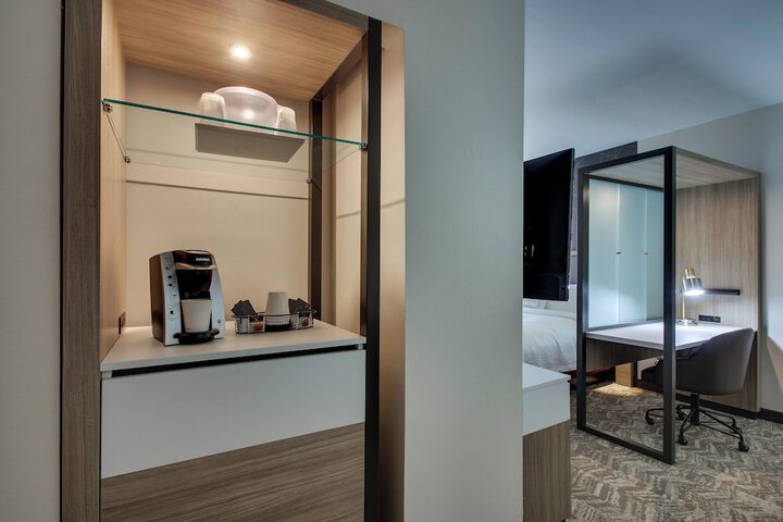 Room 10 of 27
