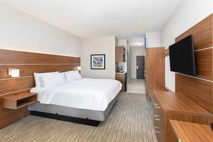 Room 33 of 50