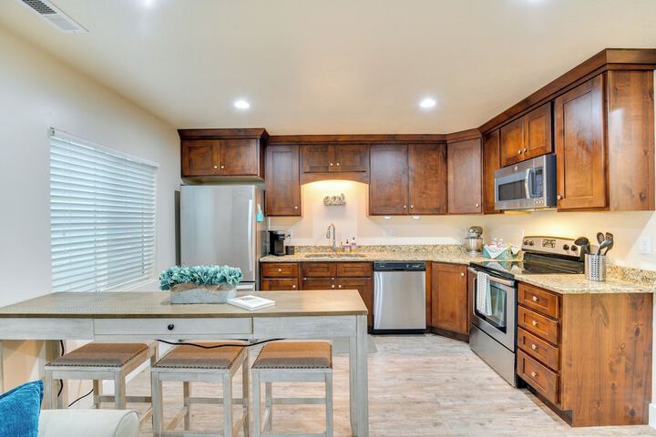 Modern Lehi Apartment: 2 Mi to Thanksgiving Point