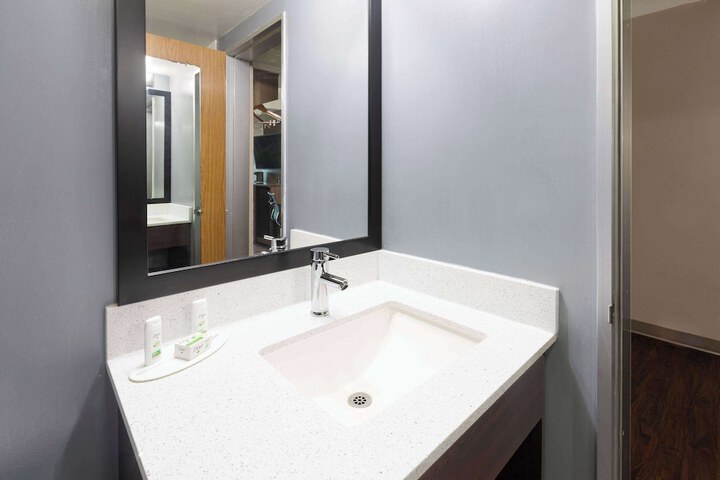 Baymont by Wyndham Bay City