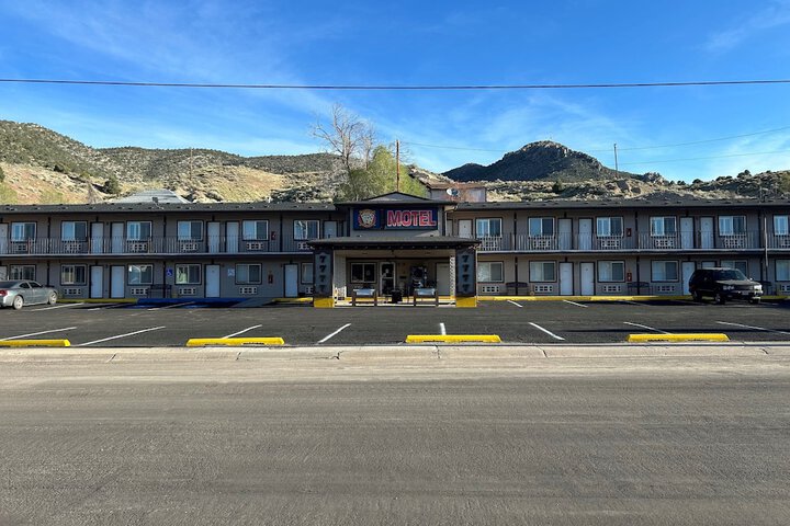 HWY 50 Inn