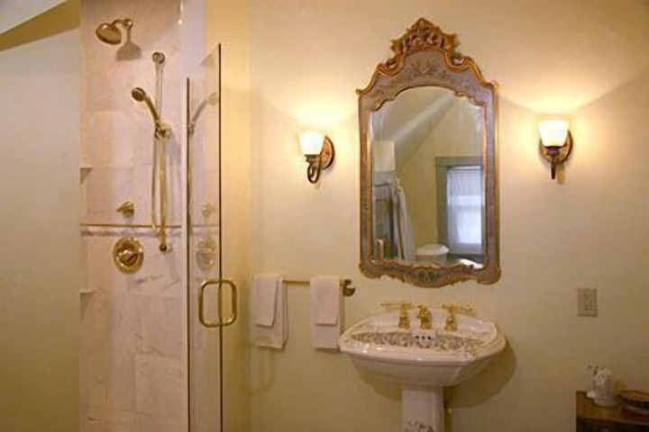 Room 13 of 24
