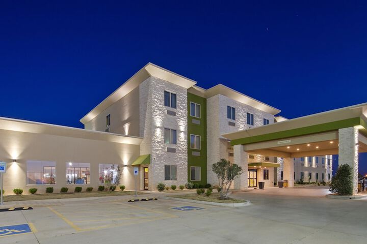 Best Western Lindsay Inn & Suites