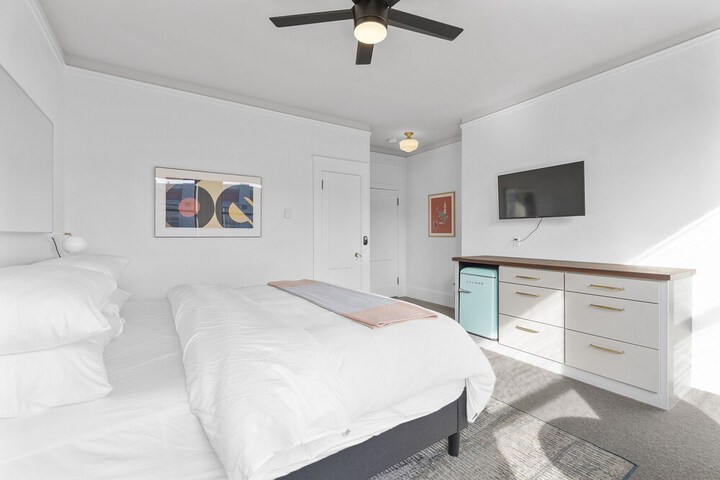 Room 22 of 76