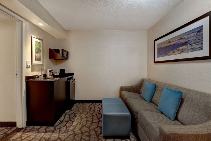 Room 34 of 106