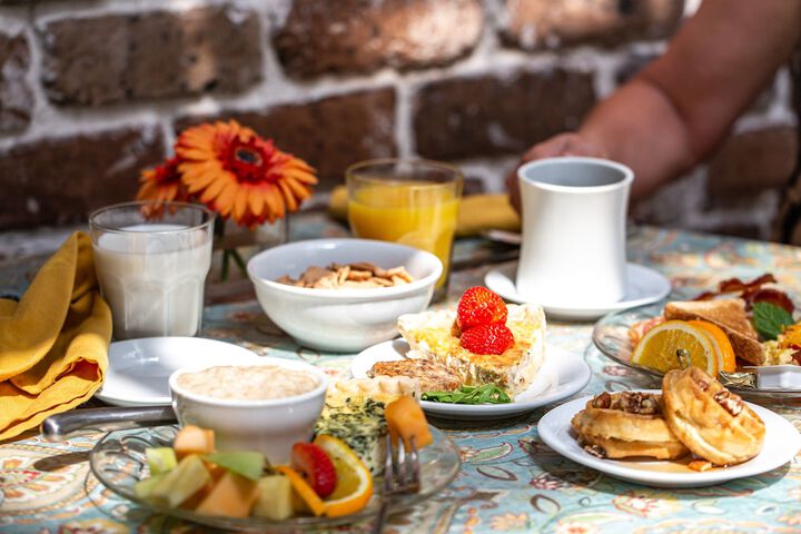 Breakfast/Coffee Service 104 of 122