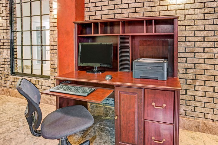 Business Center 16 of 17