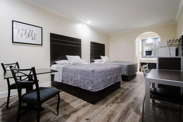 Room 28 of 53