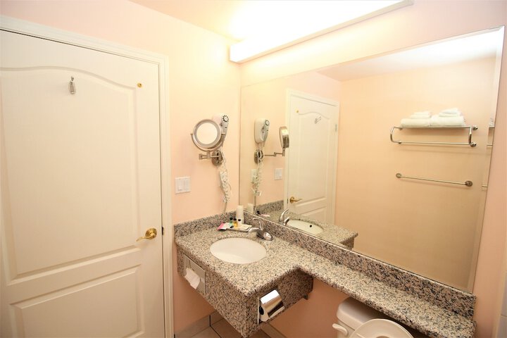 Room 17 of 48