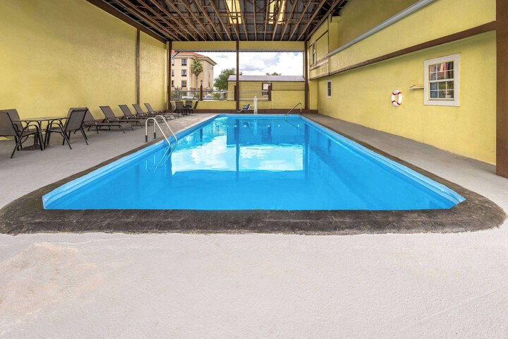 Pool 11 of 33